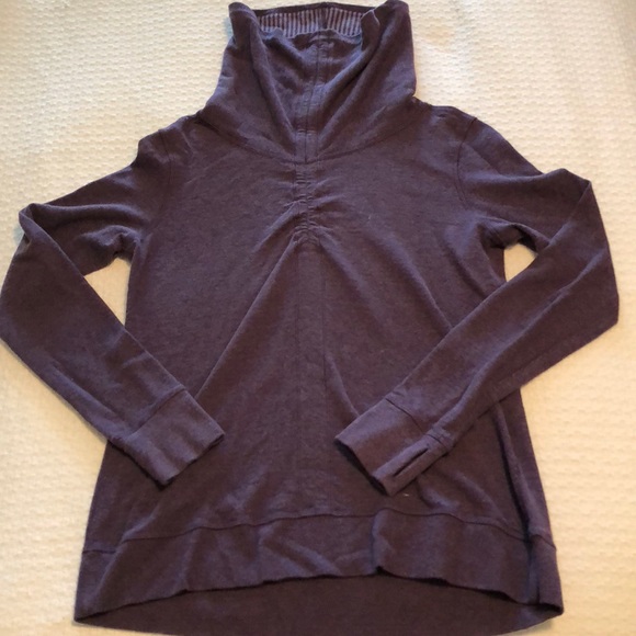 lululemon athletica Tops - Lululemon pullover sweatshirt with thumb holes!